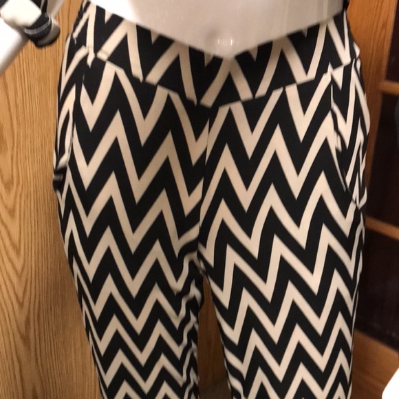 Pants and blouse - Picture 2 of 9